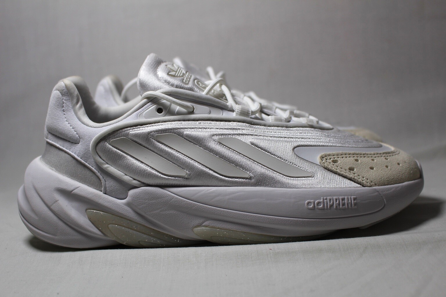 حذاء adidas Ozelia