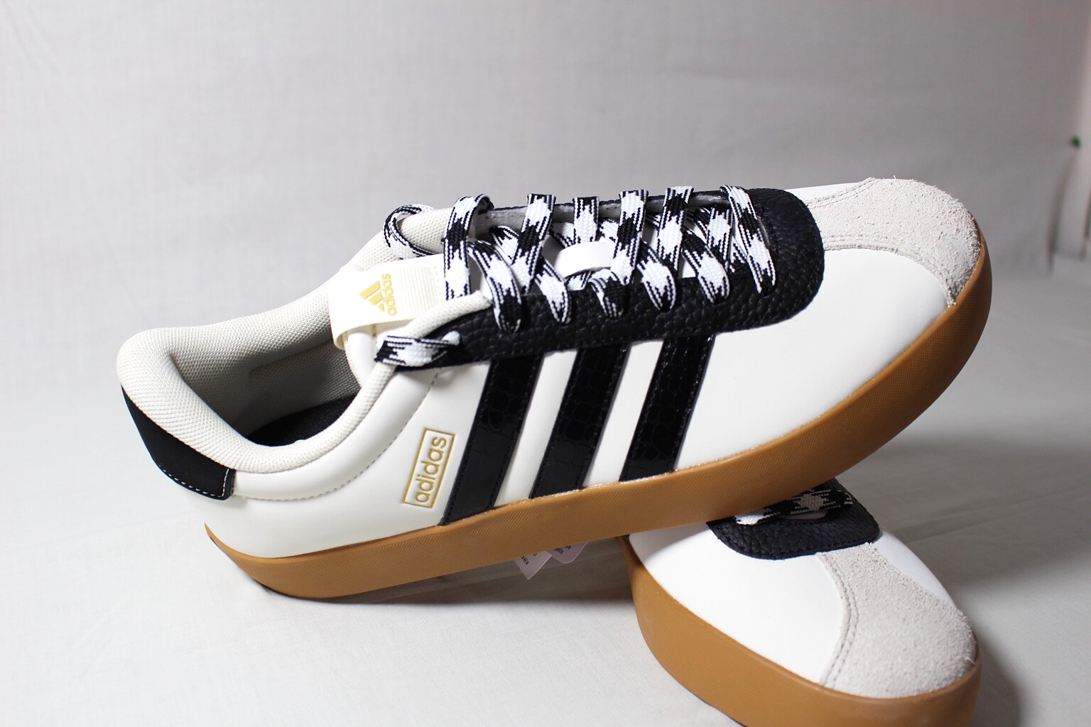 حذاء adidas VL Court 3.0